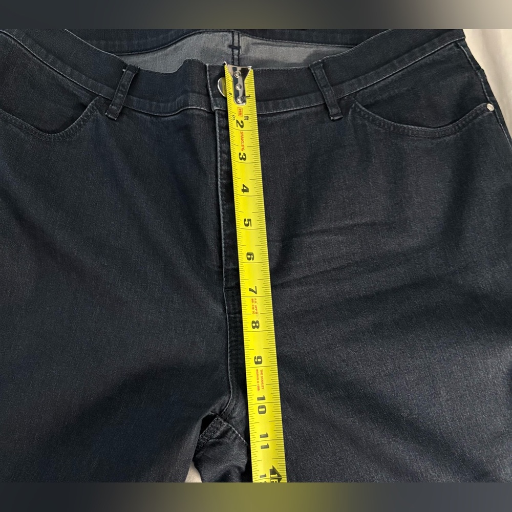 Lafayette 148 New York Thompson Lightweight Jeans. Size 10 - Picture 7 of 7
